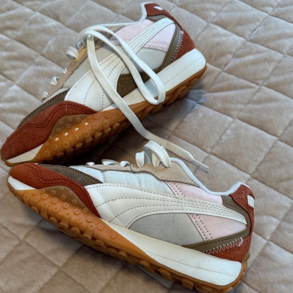 Cute Puma Multi-color Sneakers - Picture 2 of 4